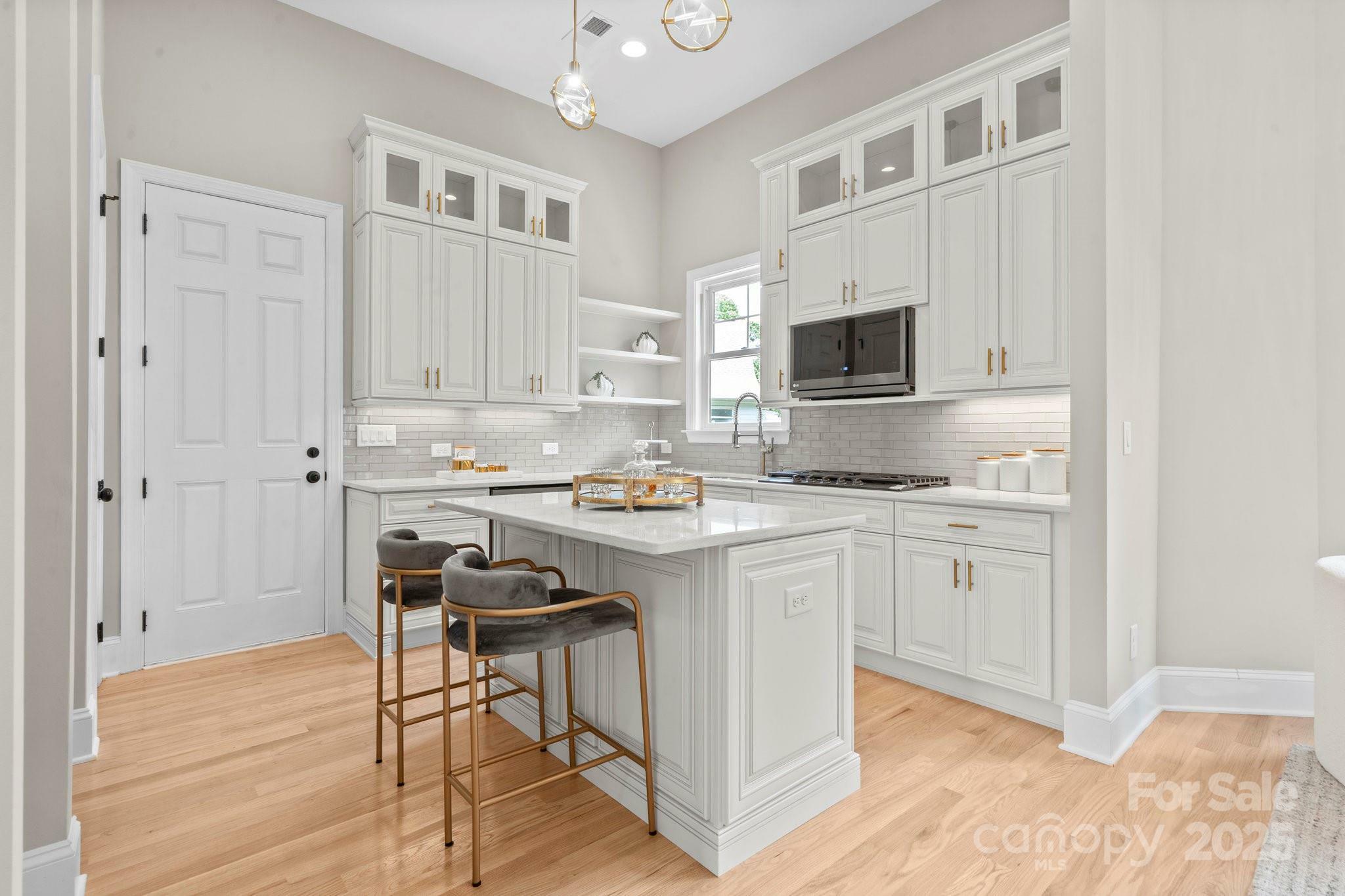 Property Photo: 4015 Randolph Road NC 28211