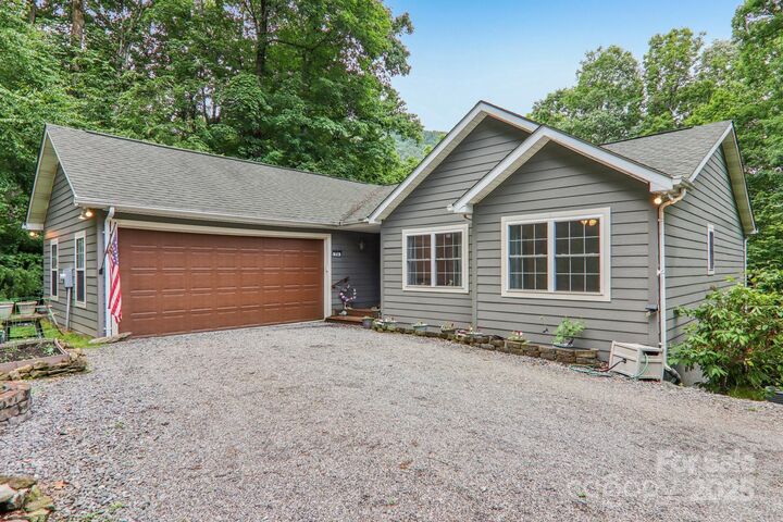 574 Appaloosa Trail  Waynesville NC 28785 photo