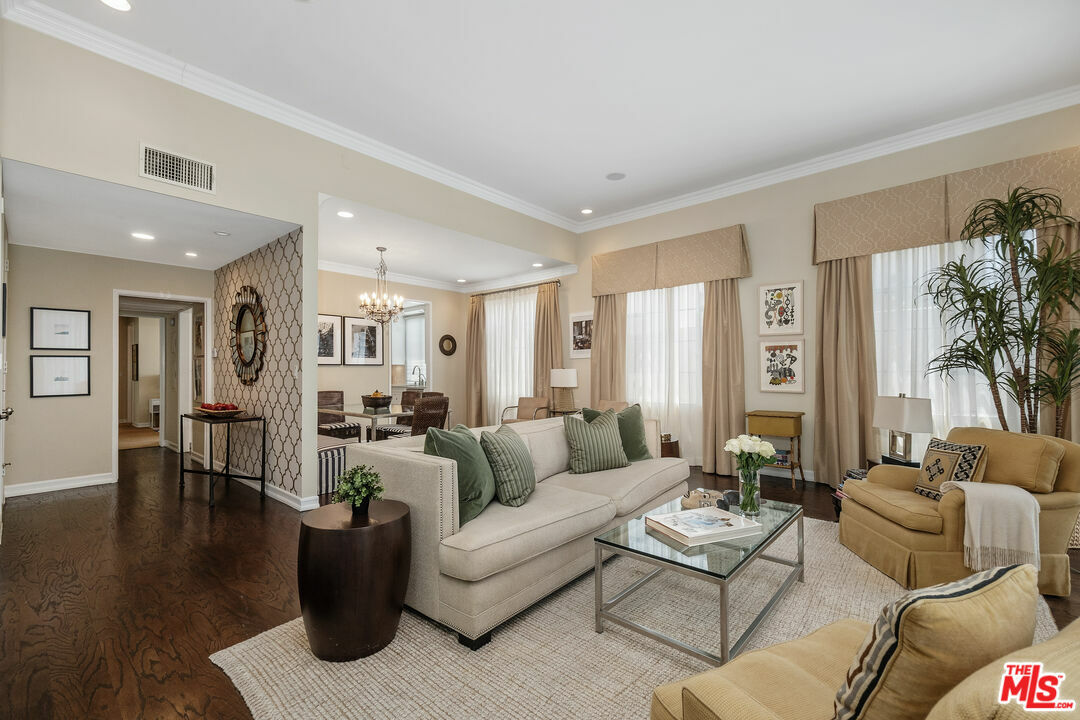 Property Photo: 100 S Wetherly Dr CA 90048
