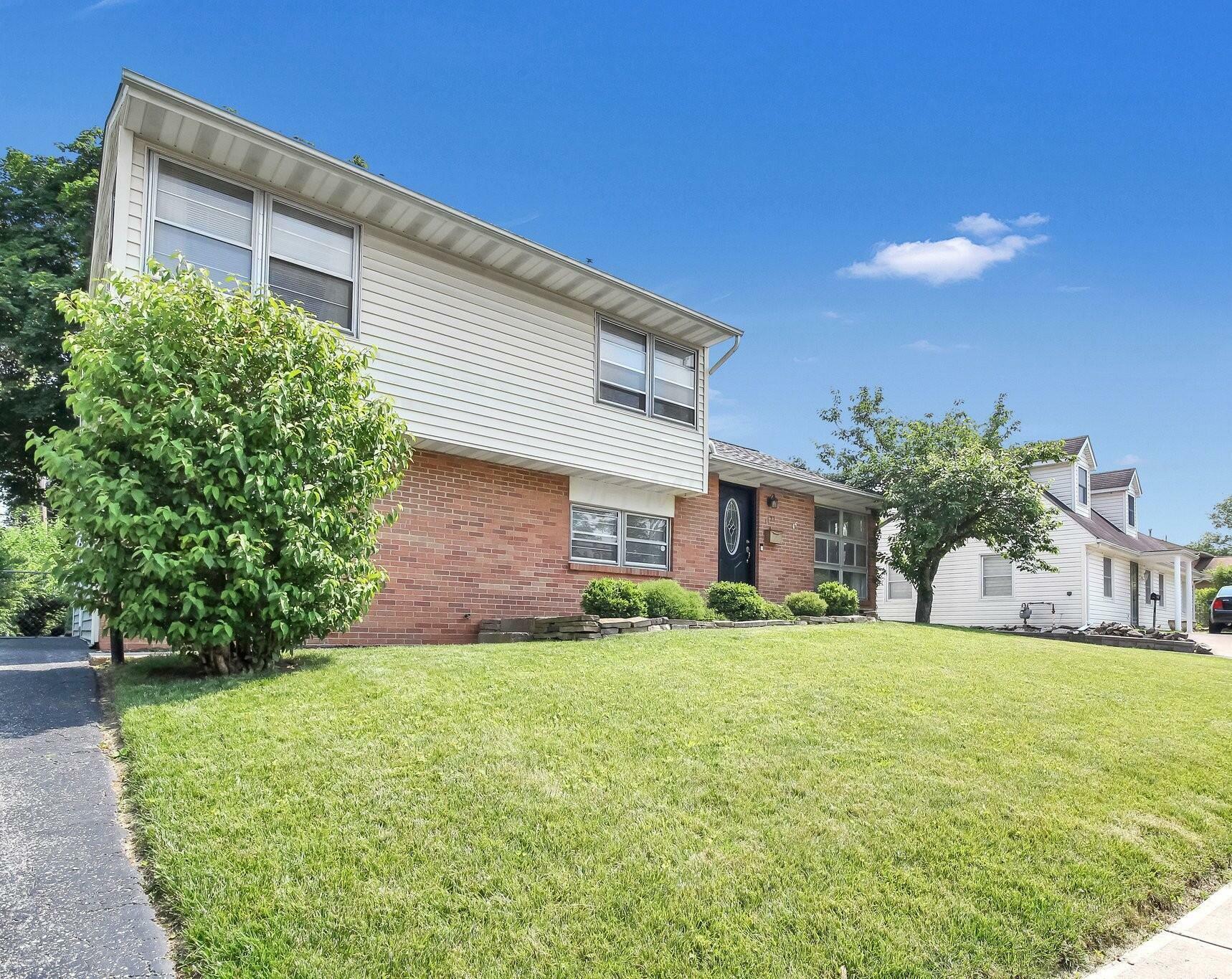Property Photo: 1121 Afton Road OH 43221