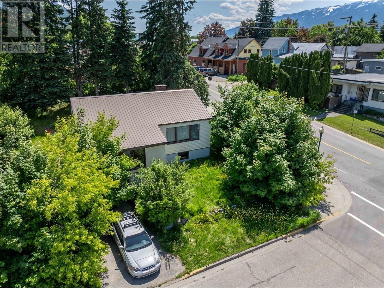 Property Photo: 416 Connaught Avenue BC V0E 2S0