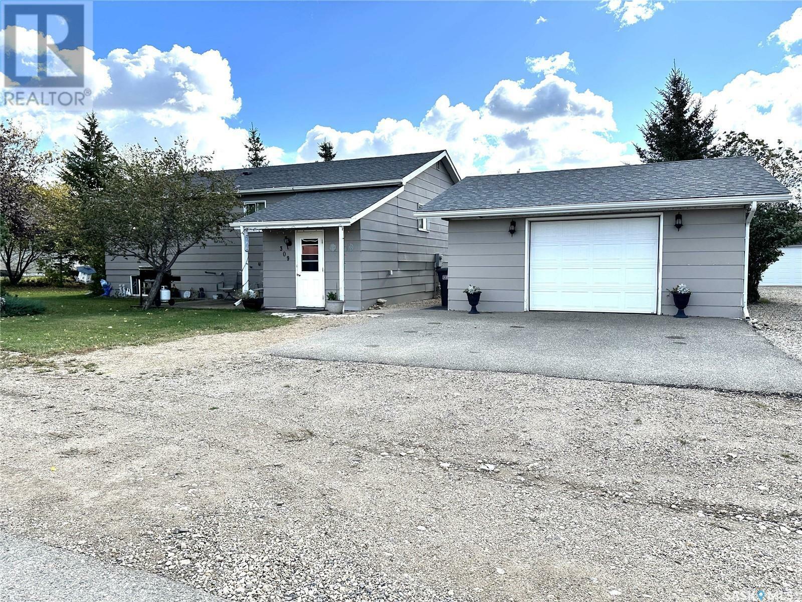 Property Photo: 309 3rd Street S SK S0K 3V0