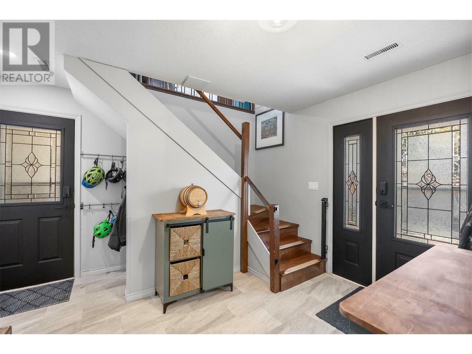 Property Photo: 1044 Dundas Street BC V2B 2T2