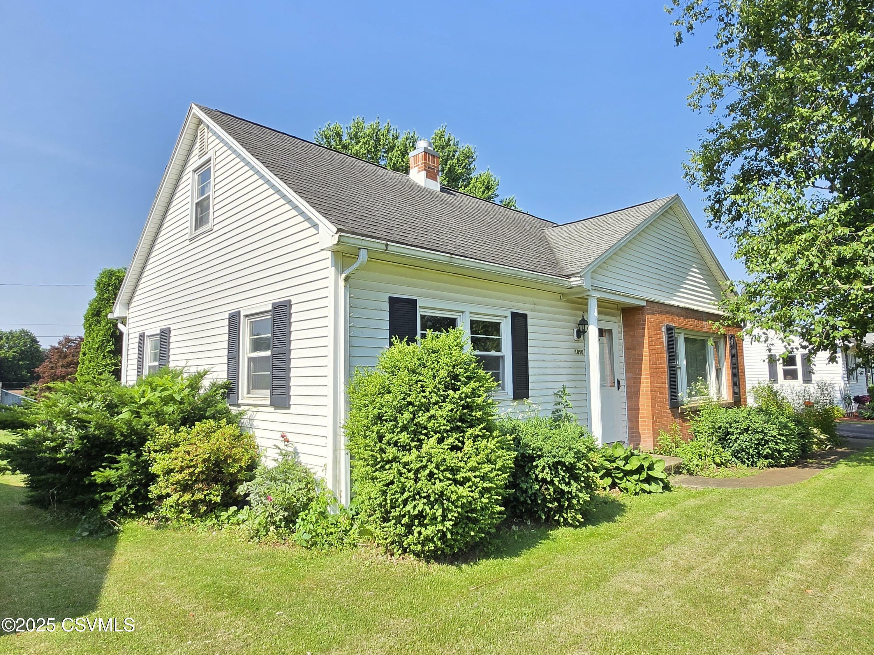 Property Photo: 1050 Pine Street PA 17847