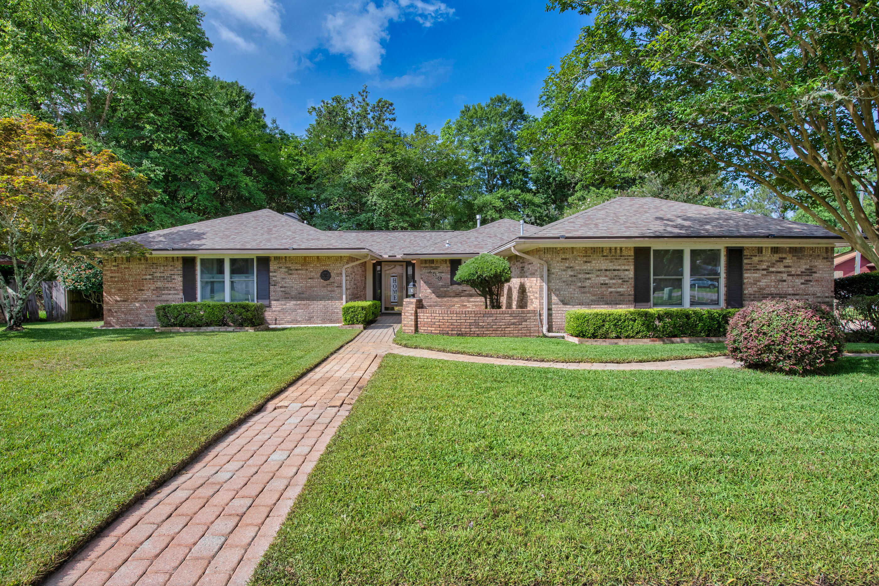 Property Photo: 759 Overbrook Drive FL 32547