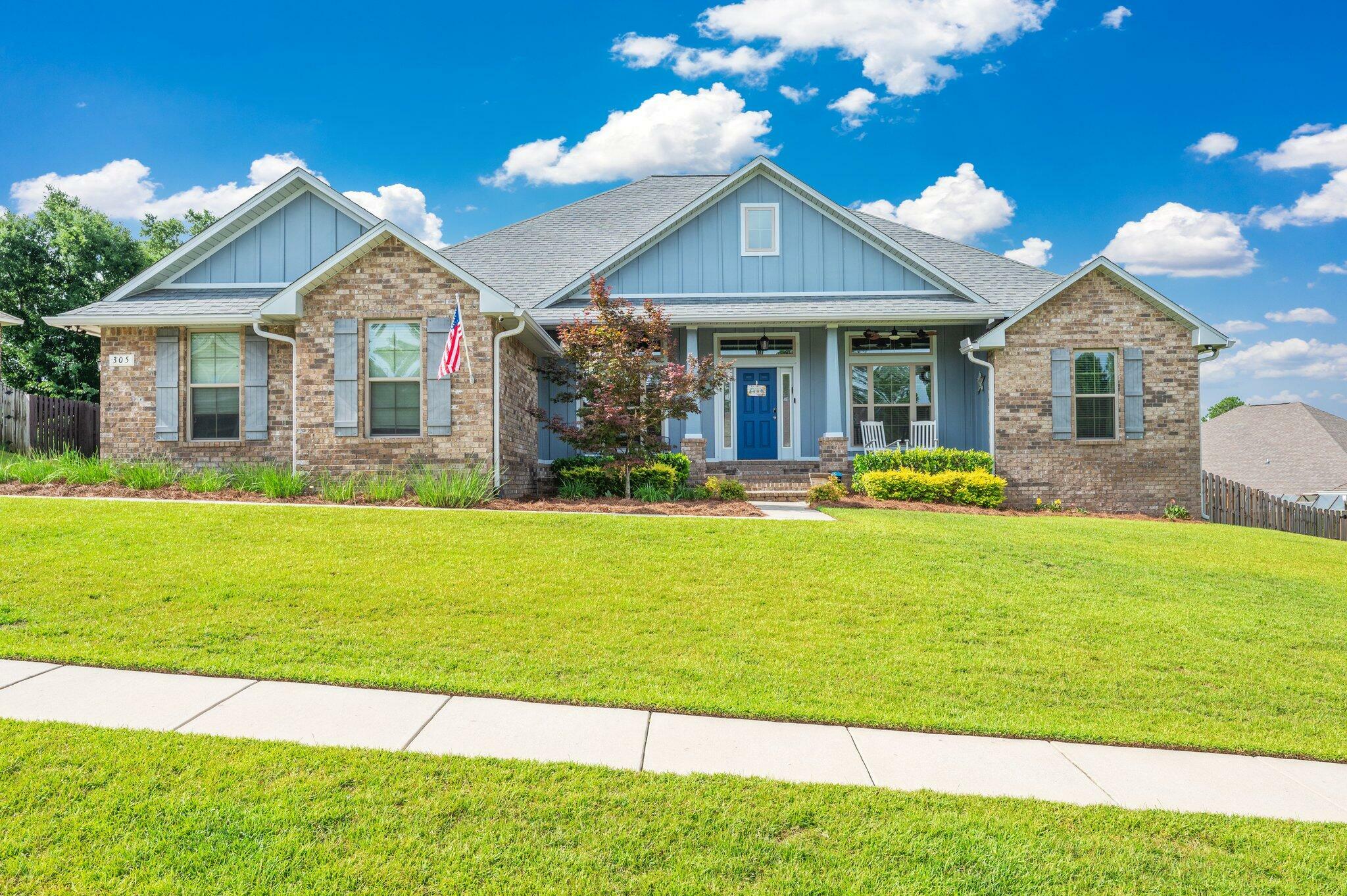 Property Photo: 305 Vale Loop FL 32536