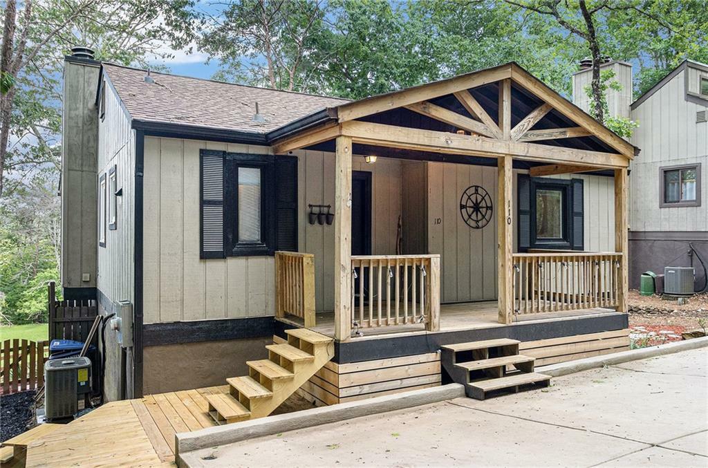 Property Photo: 110 Fairway Oaks GA 30183