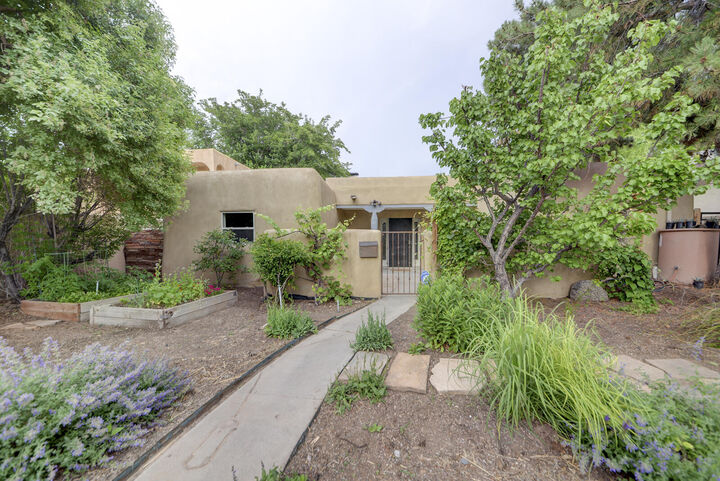 Property Photo:  1228 Lafayette Drive NE  NM 87106 