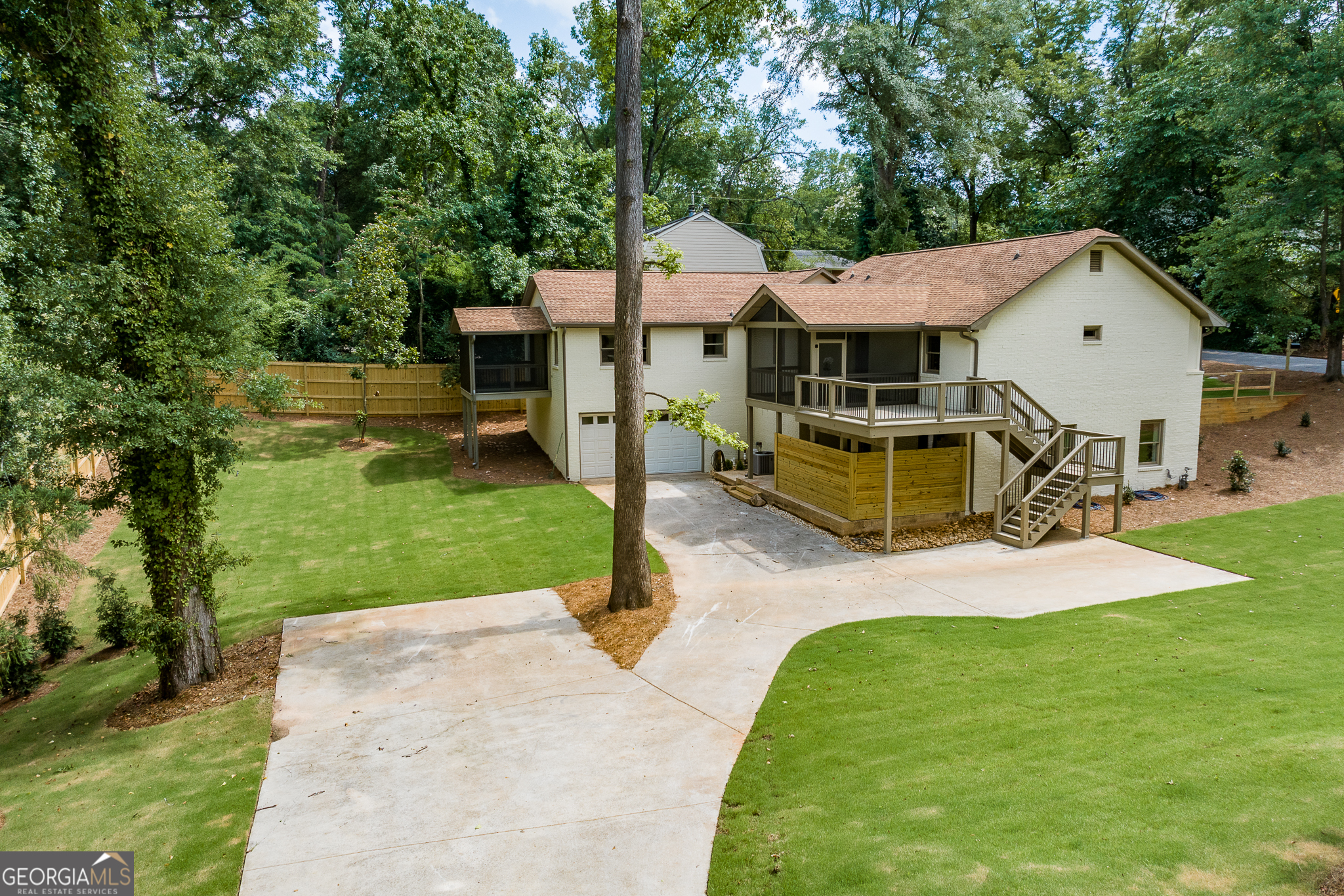 Property Photo: 685 Pinecrest Drive GA 30605
