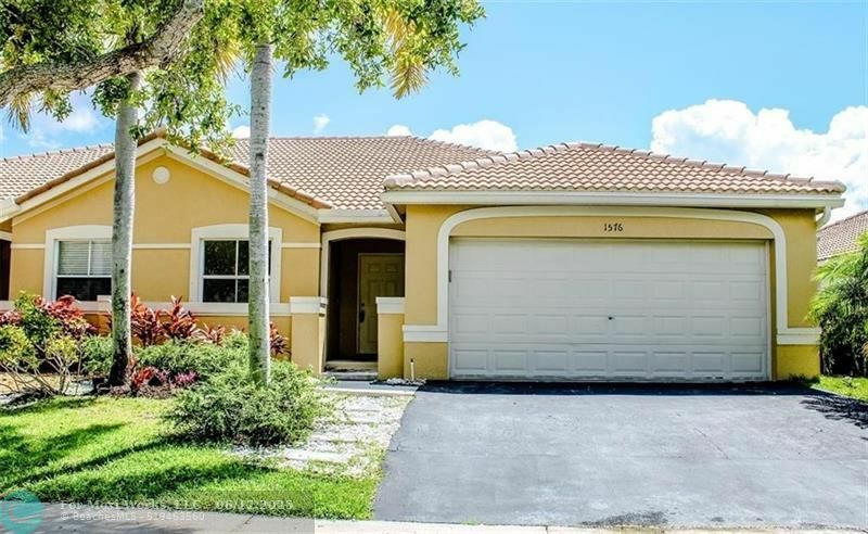 Property Photo:  1576 Zenith Way  FL 33327 