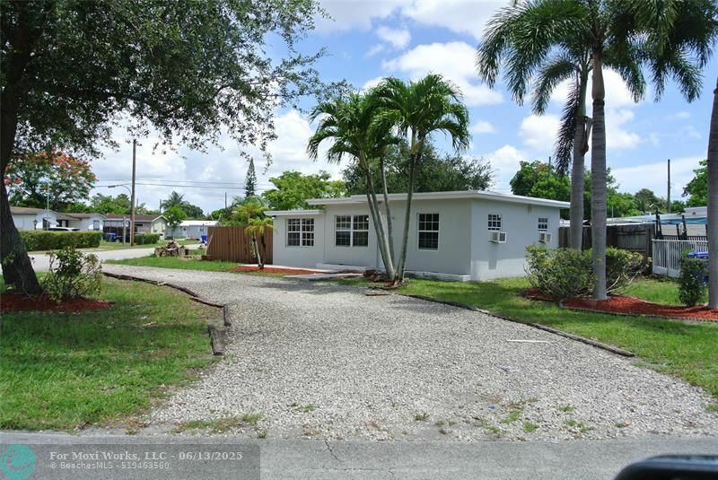 Property Photo: 5859 Hayes St FL 33021