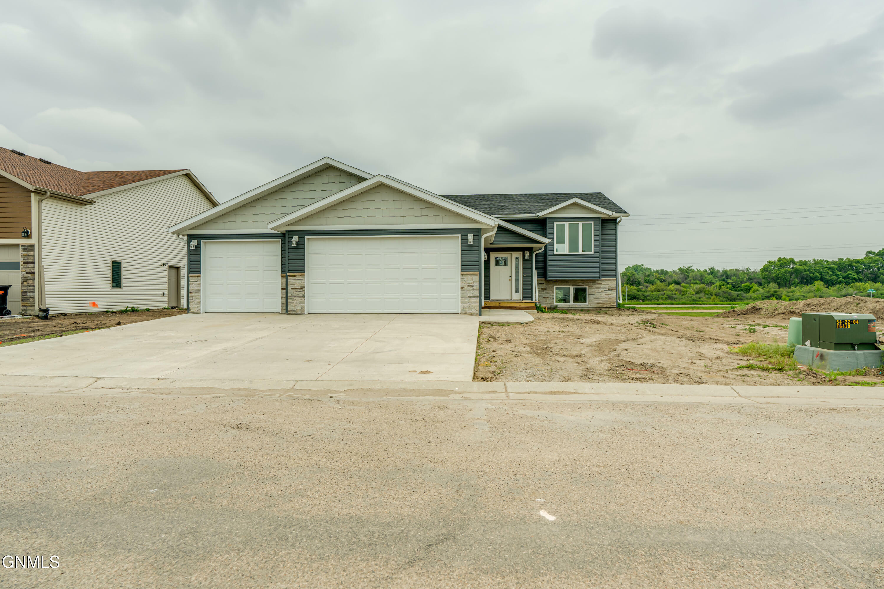 Property Photo: 1232 Empire Circle ND 58504