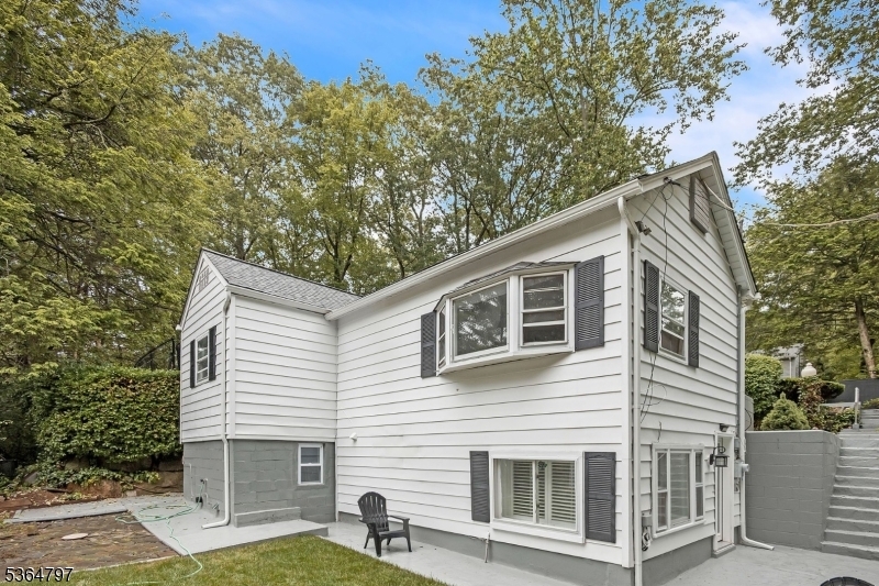 Property Photo: 6 Redmans Dr NJ 07438