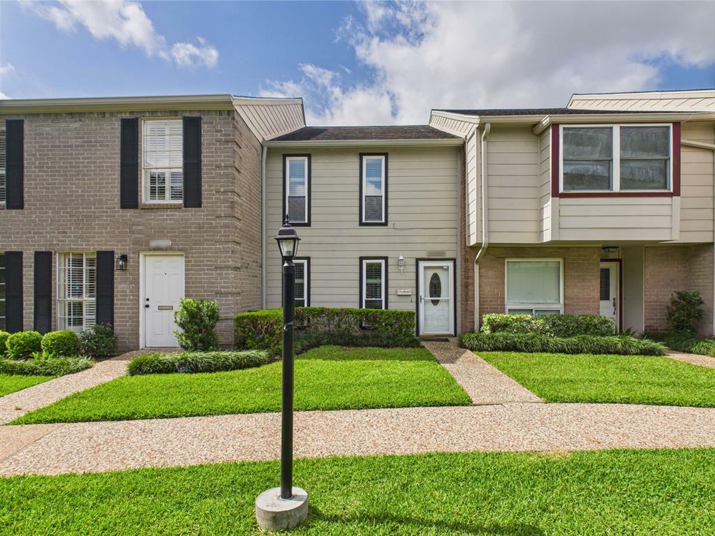 Property Photo:  10380 Briar Forest Drive 32/6  TX 77042 