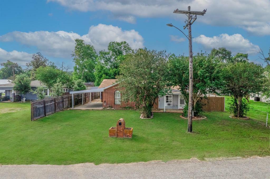 Property Photo: 810 Roosevelt Street TX 77474