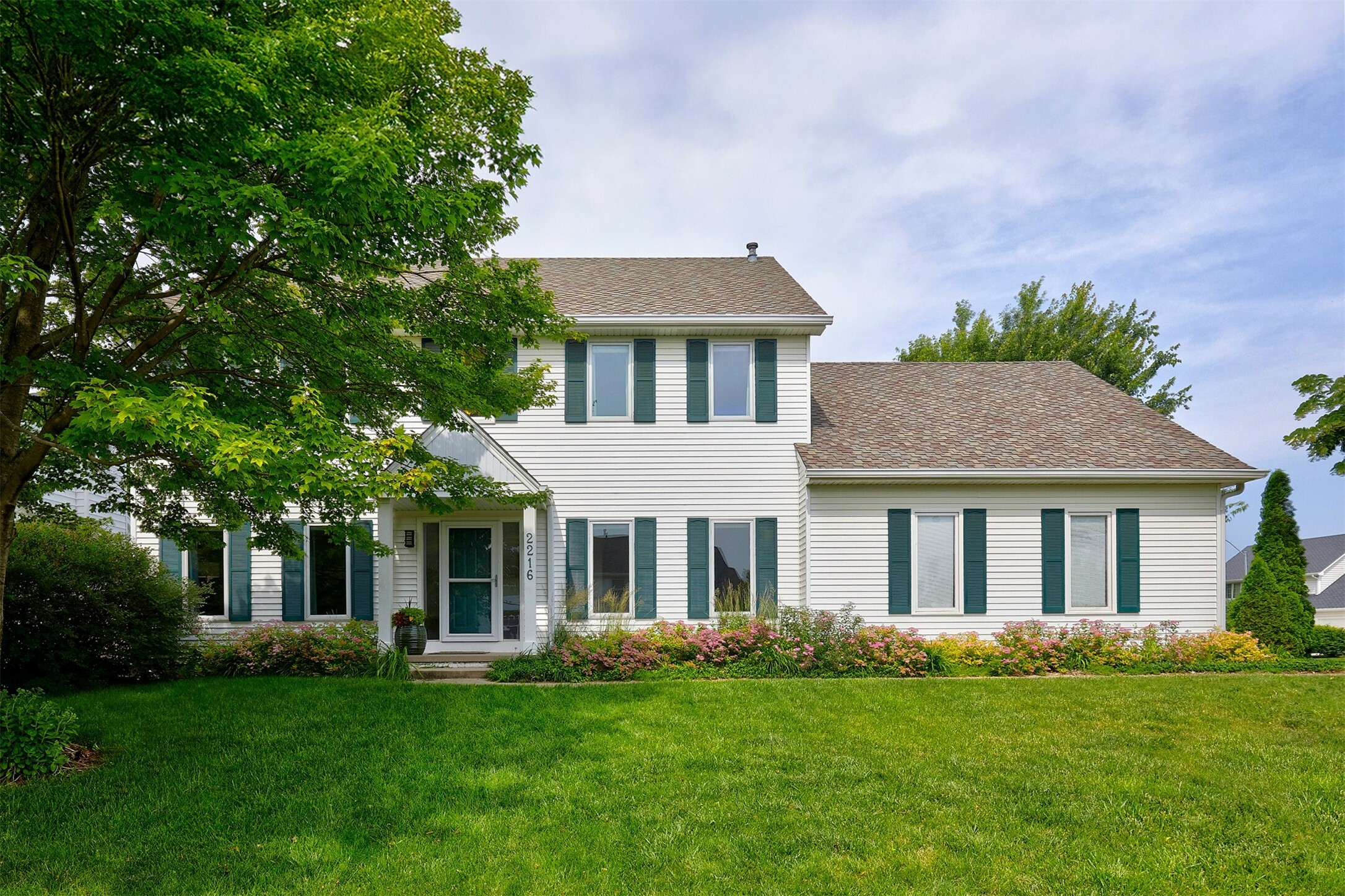 Property Photo: 2216 NW 136th Street IA 50325