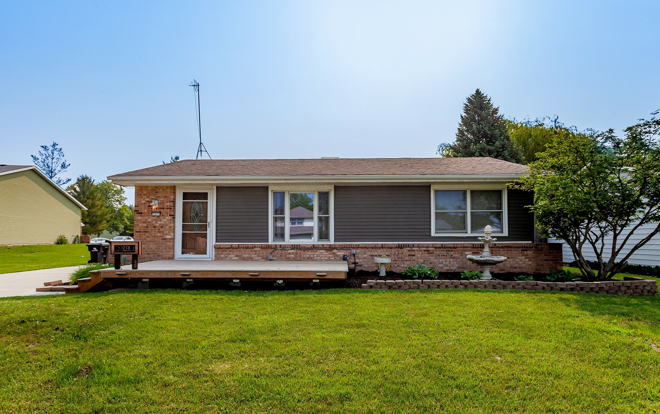Property Photo: 1213 NW Greenwood Street IA 50023