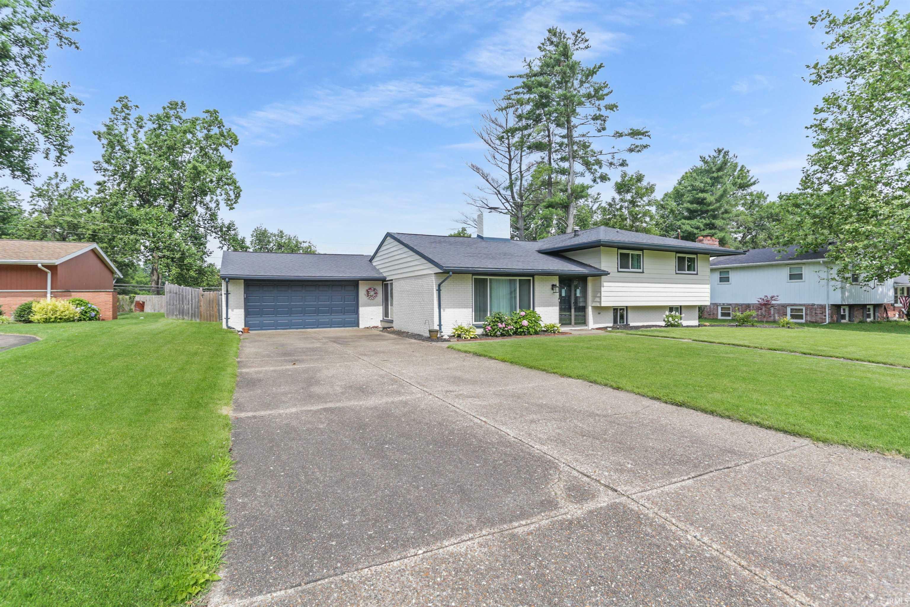 Property Photo: 867 Park Plaza Drive IN 47715