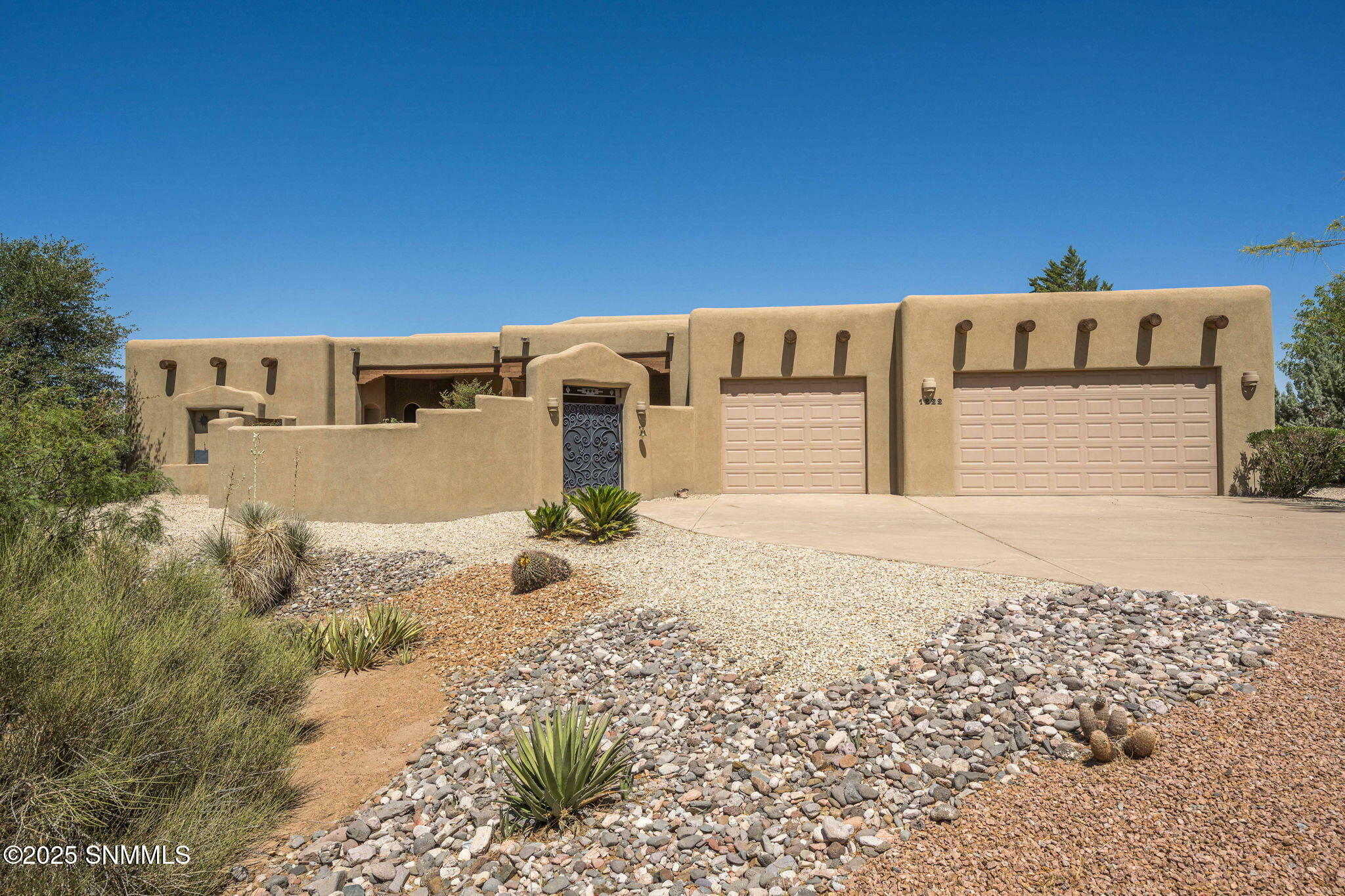 Property Photo: 1222 Idyll Court NM 88007