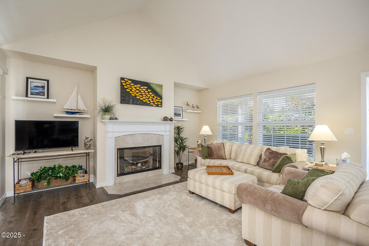 Property Photo:  6015 SW Arbor Drive  OR 97366 