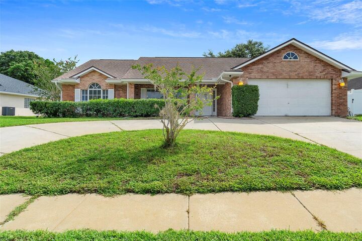 Property Photo: 40 Hollow Pine Drive FL 32713