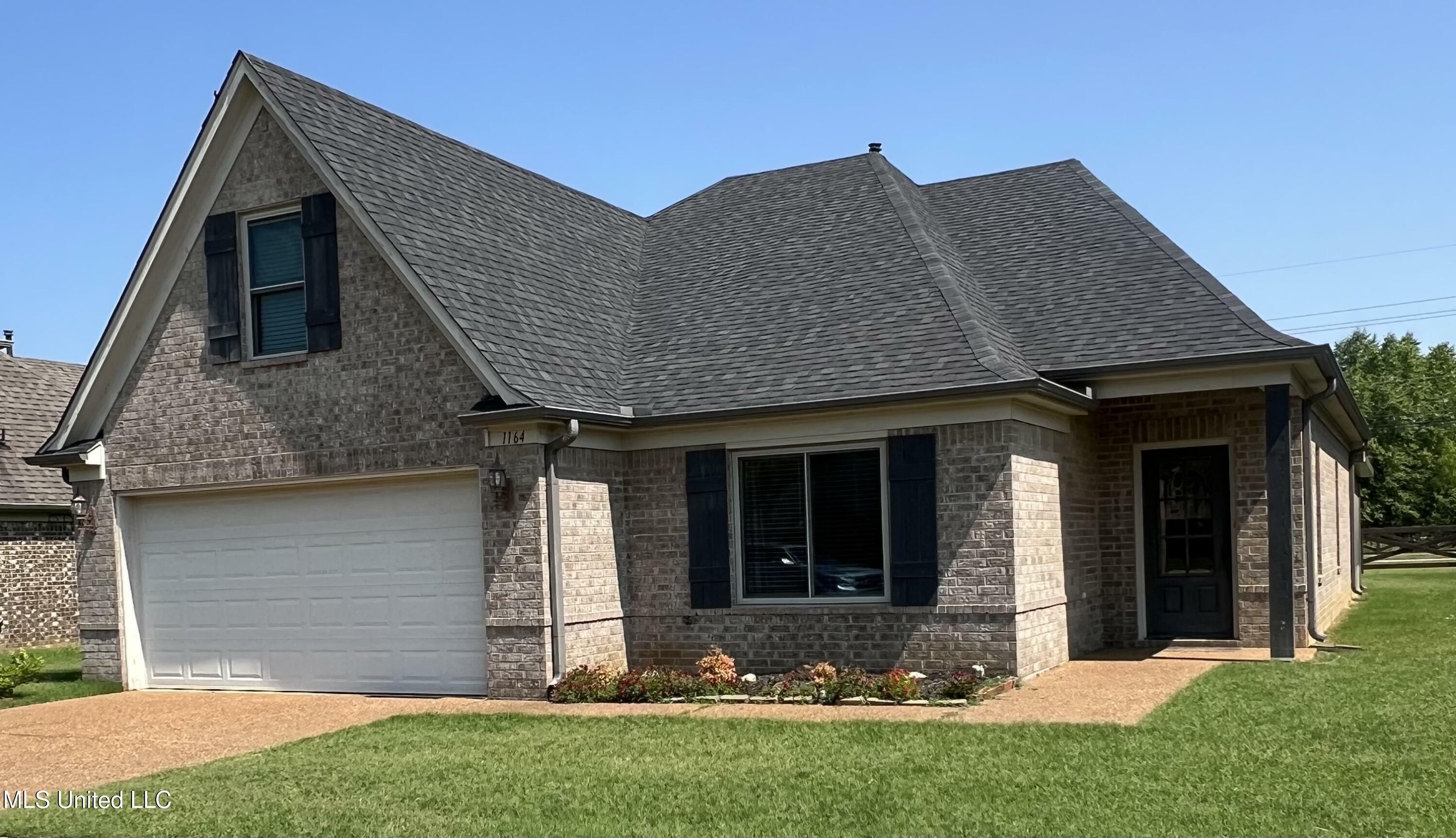 Property Photo:  1164 Chestnut Drive  MS 38671 