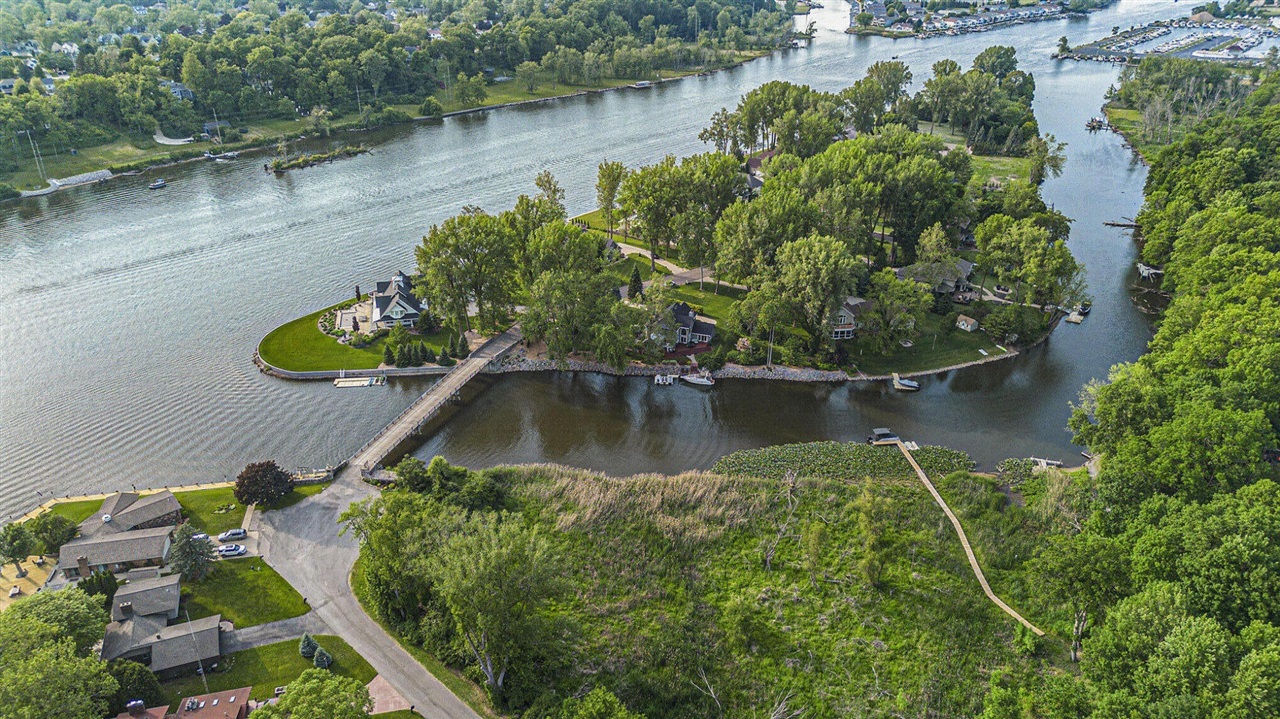 Property Photo: 1415 Blackhawk Trail MI 49022-7102