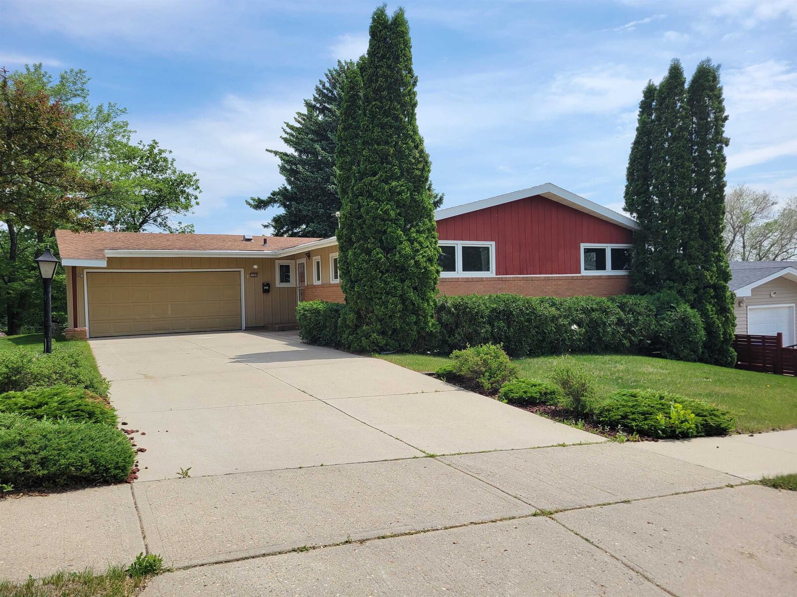 Property Photo:  1000 21st St NW  ND 58703 