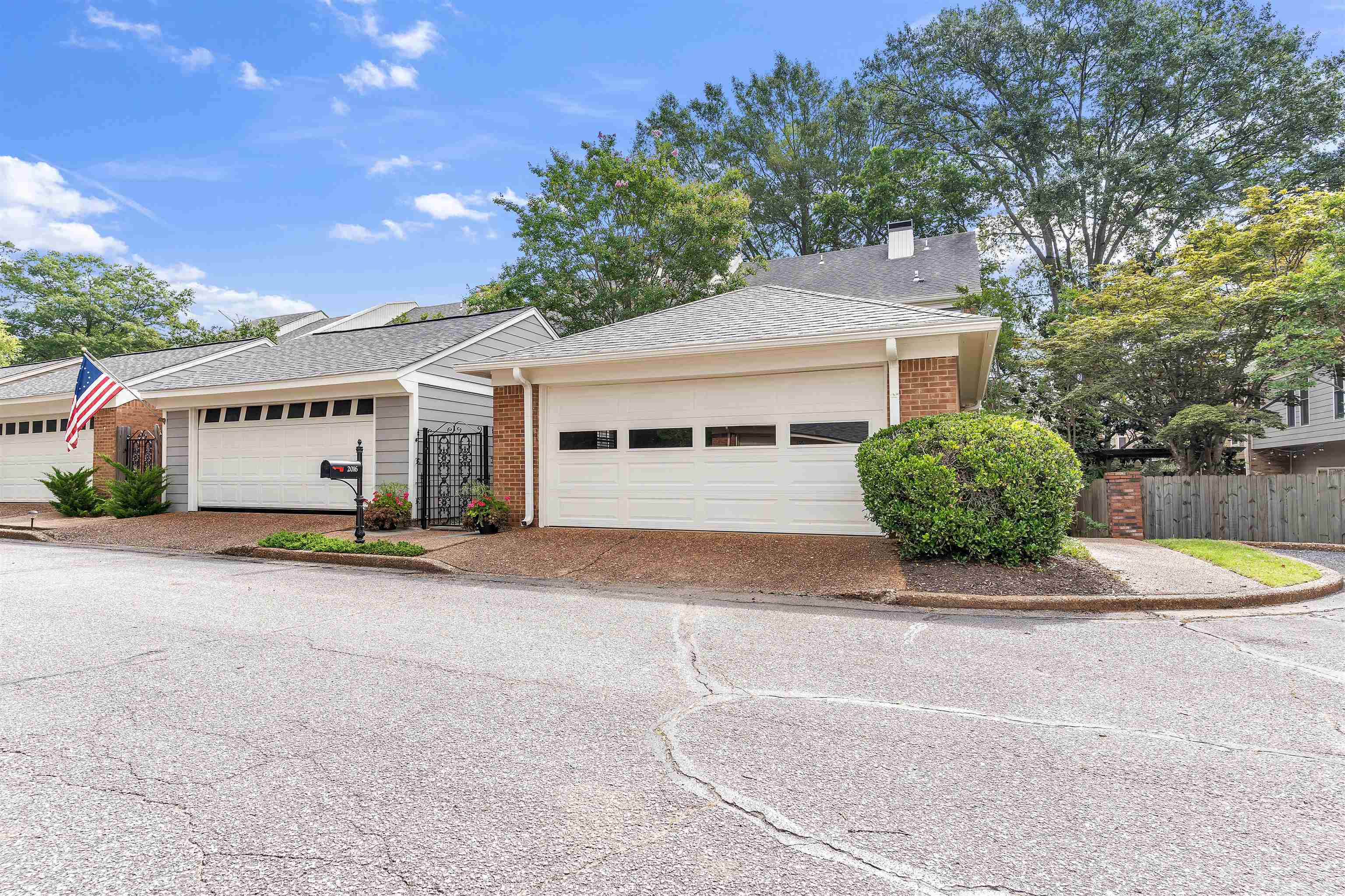 Property Photo: 2016 Restington Ln 2016 TN 38119