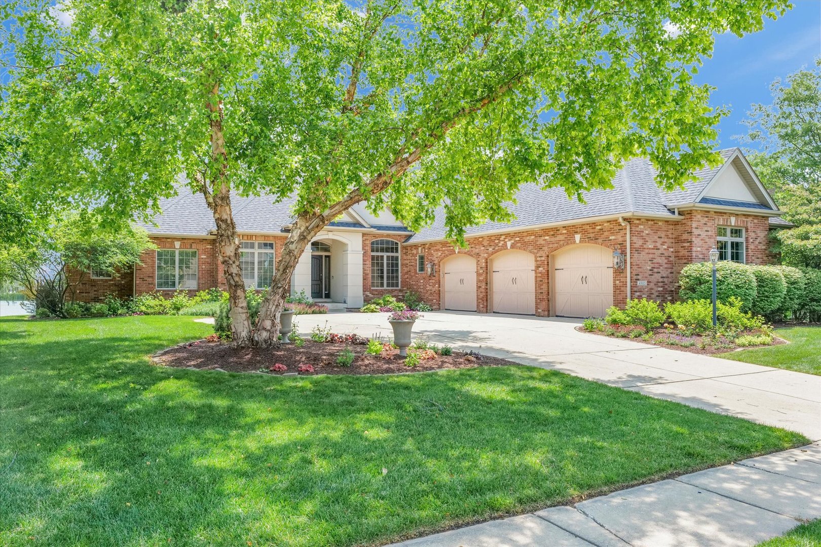 Property Photo: 4905 Peifer Lane IL 61822