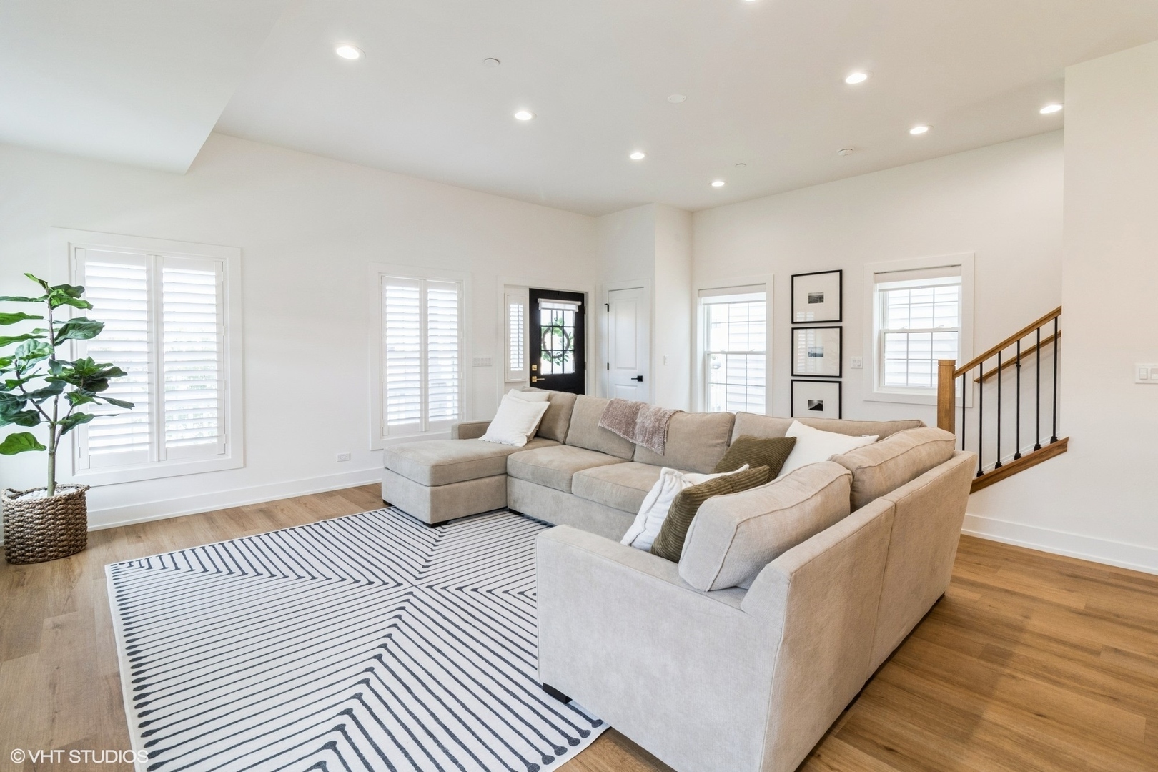 Property Photo: 1 N Beverly Lane IL 60004