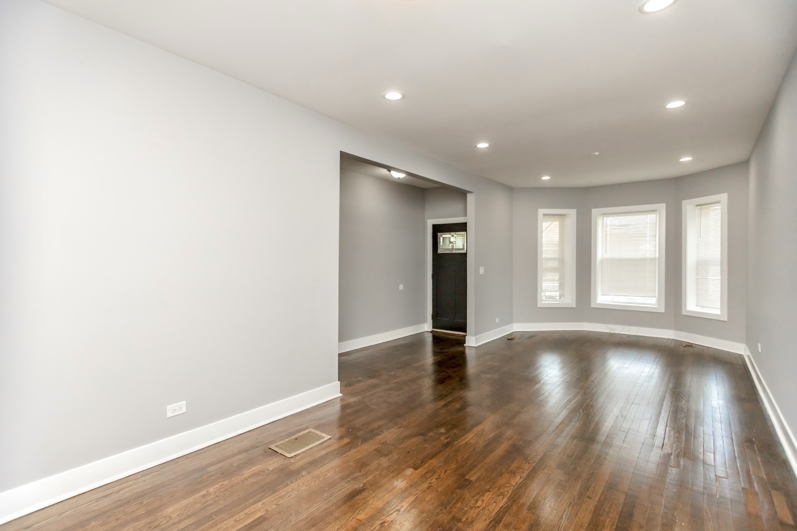 Property Photo: 6826 S Prairie Avenue IL 60637