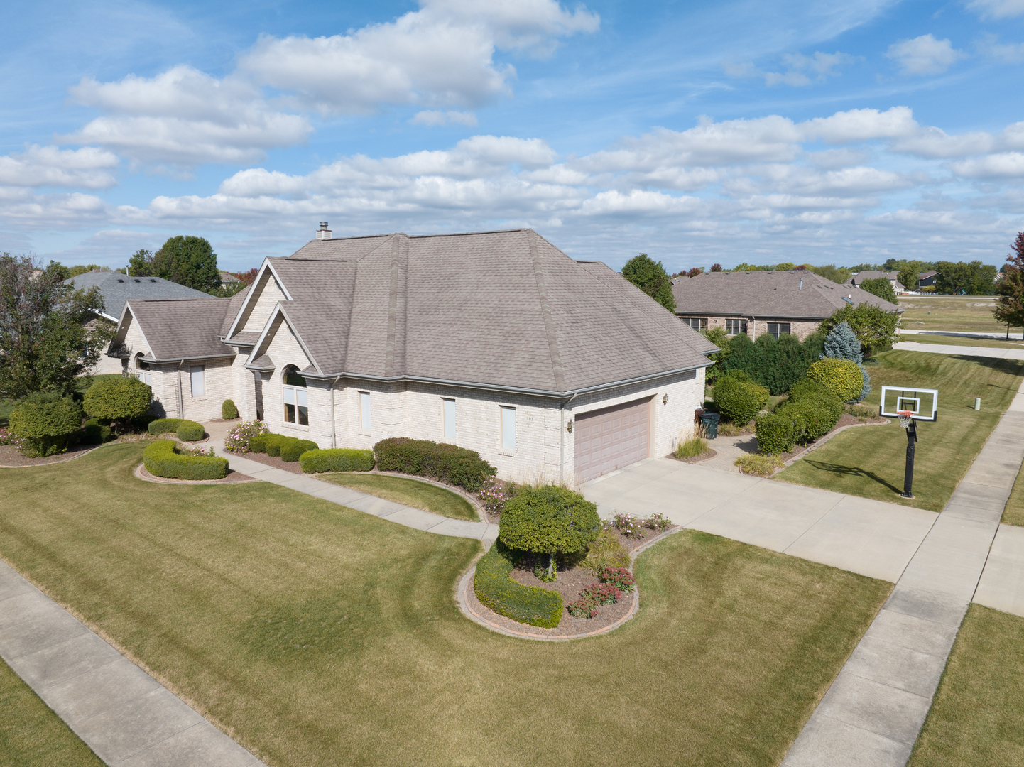 Property Photo: 305 Orchard Lane IL 60401