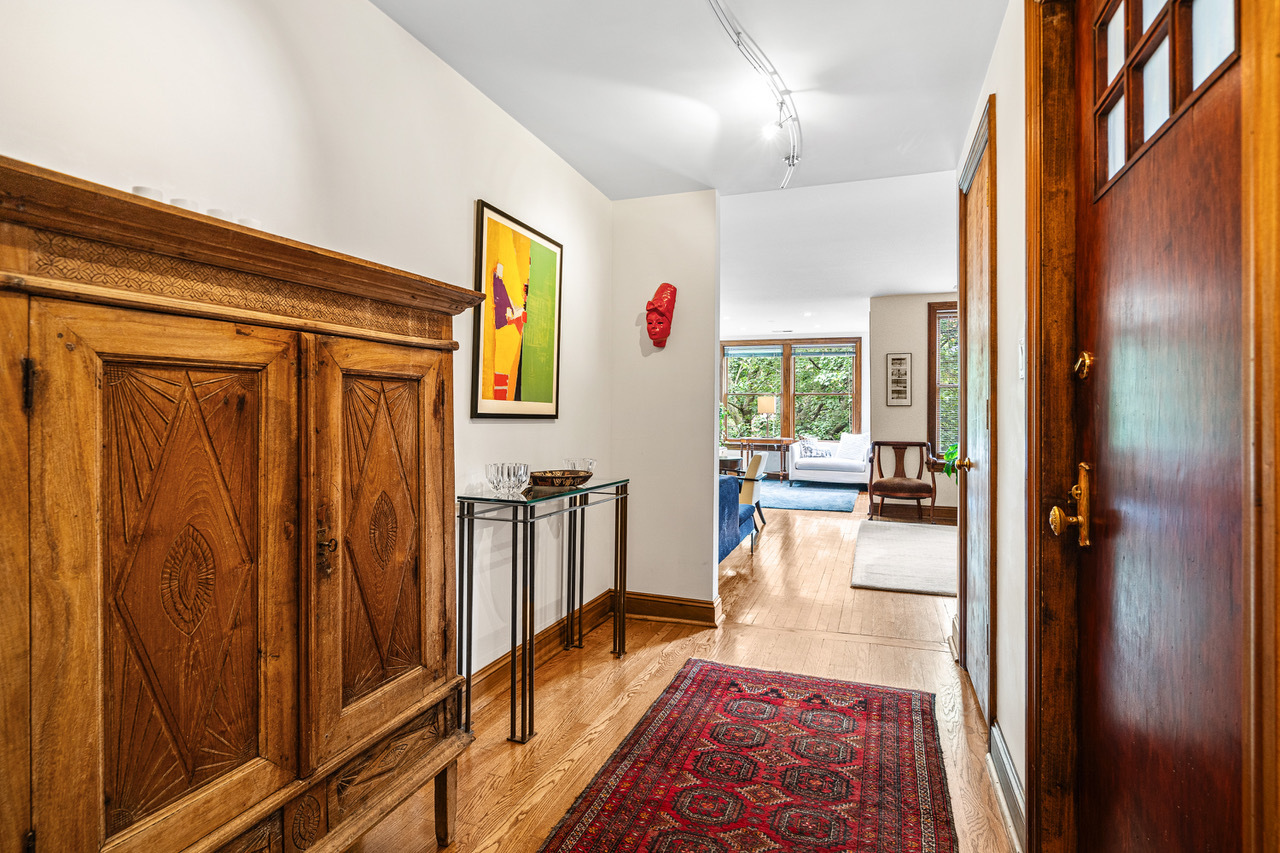 Property Photo: 4413 N Malden Street 2S IL 60640