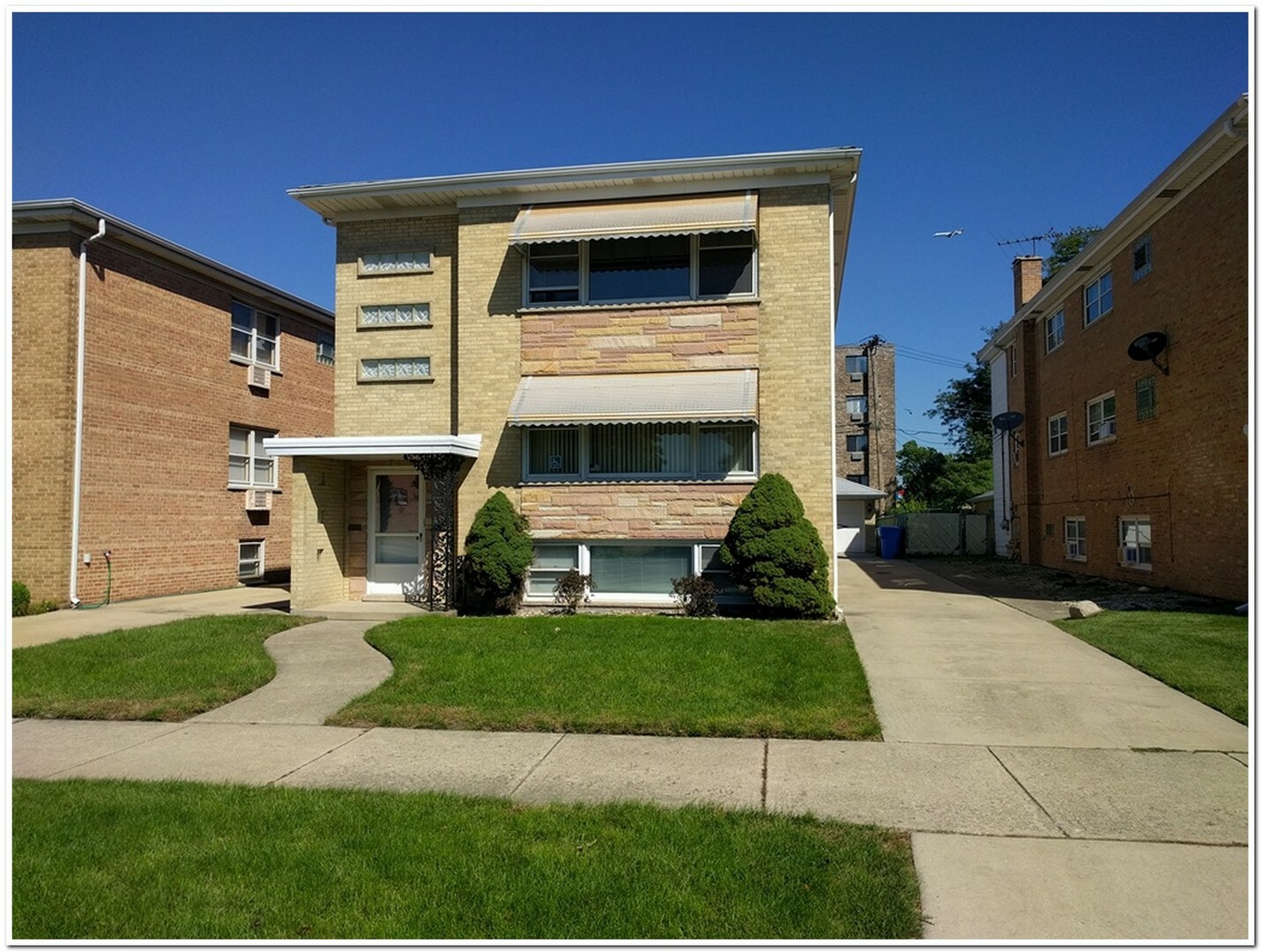 8406 W Berwyn Avenue 2  Chicago IL 60656 photo