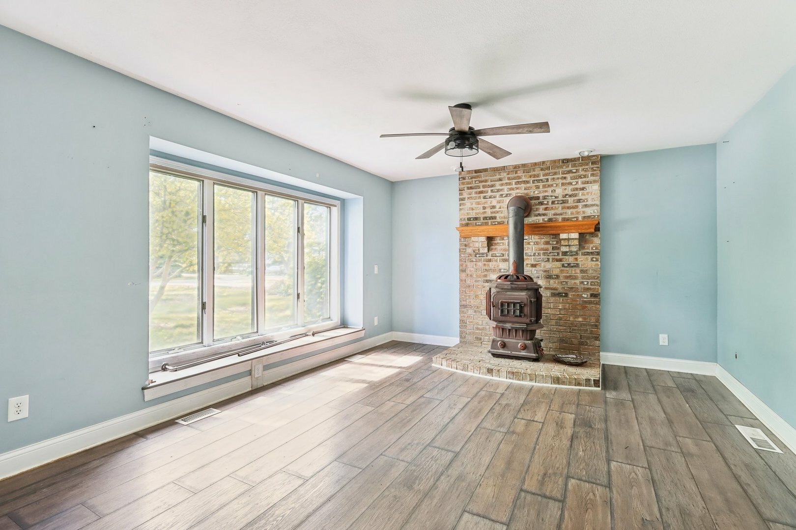 Property Photo: 1888 Irene Road IL 60548