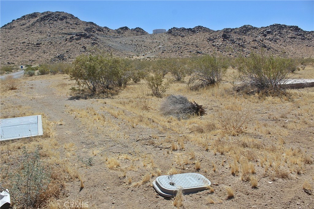 Property Photo: 19767 Roanoke Rd CA 92307