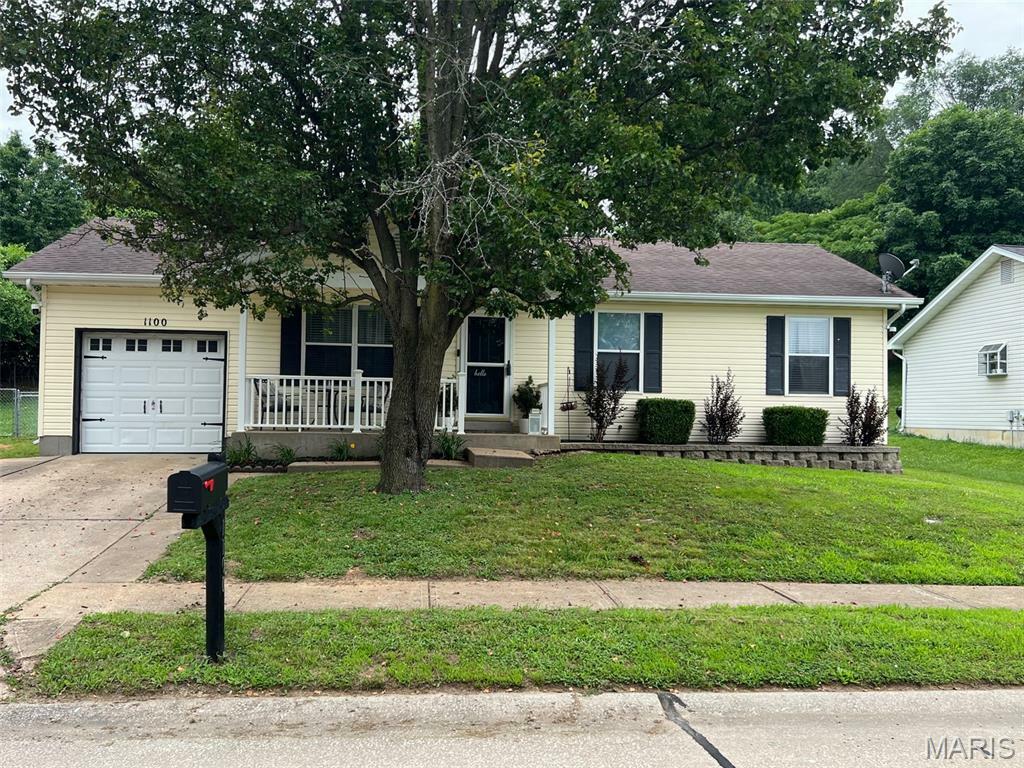 Property Photo: 1100 Valentine Street MO 63028