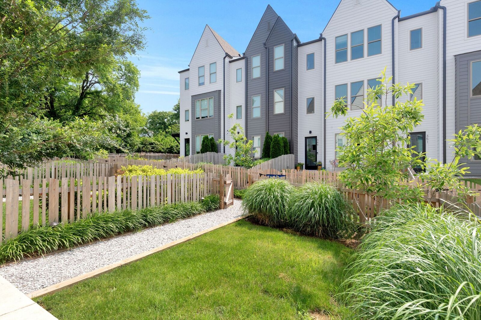 Property Photo:  339 E Village Ln  TN 37216 