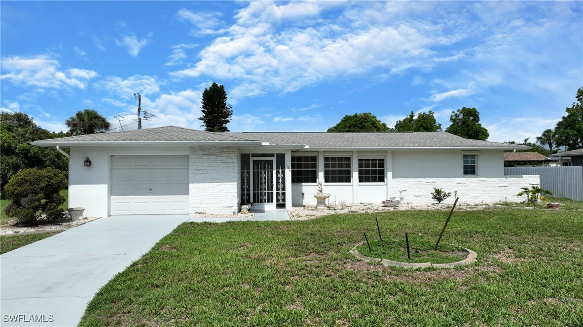 Property Photo: 104 Waterview Avenue FL 33936