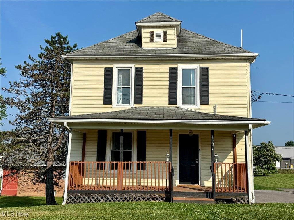 Property Photo:  1021 12th Avenue  WV 26105 