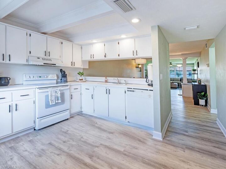 Property Photo: 3603 Arctic Cir 402 FL 34112