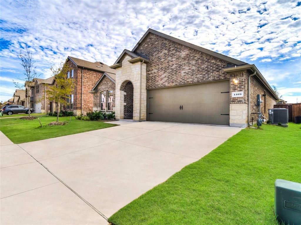 Property Photo: 1109 Goldfinch Drive TX 75009