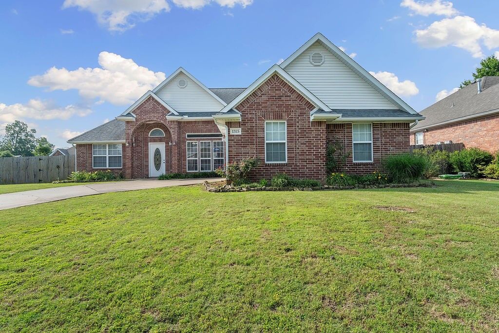 Property Photo: 1315 S Breckenridge Loop AR 72756