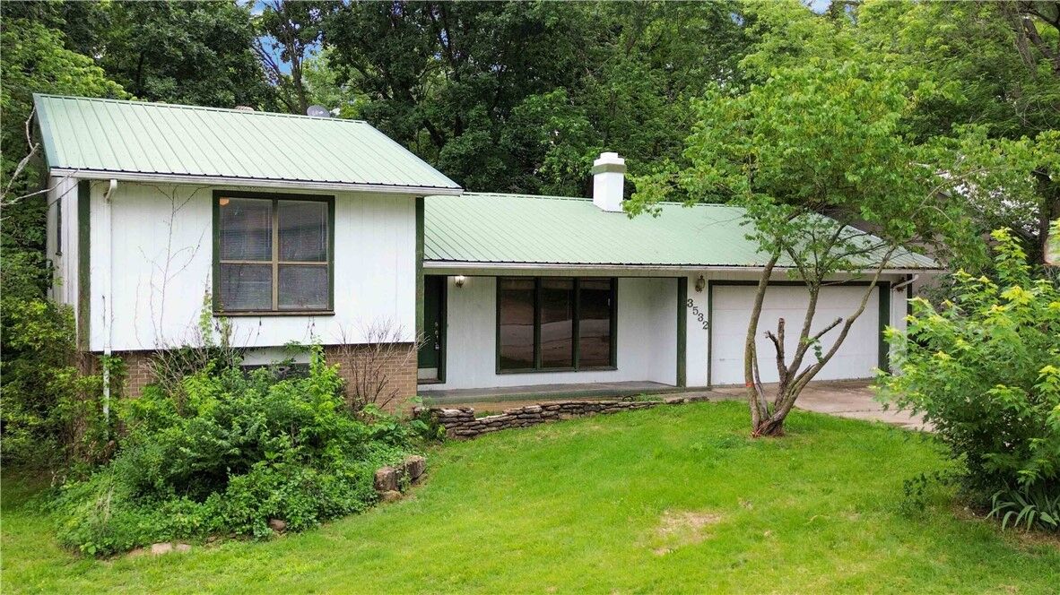 Property Photo:  3532 N Whippoorwill Court  AR 72701 