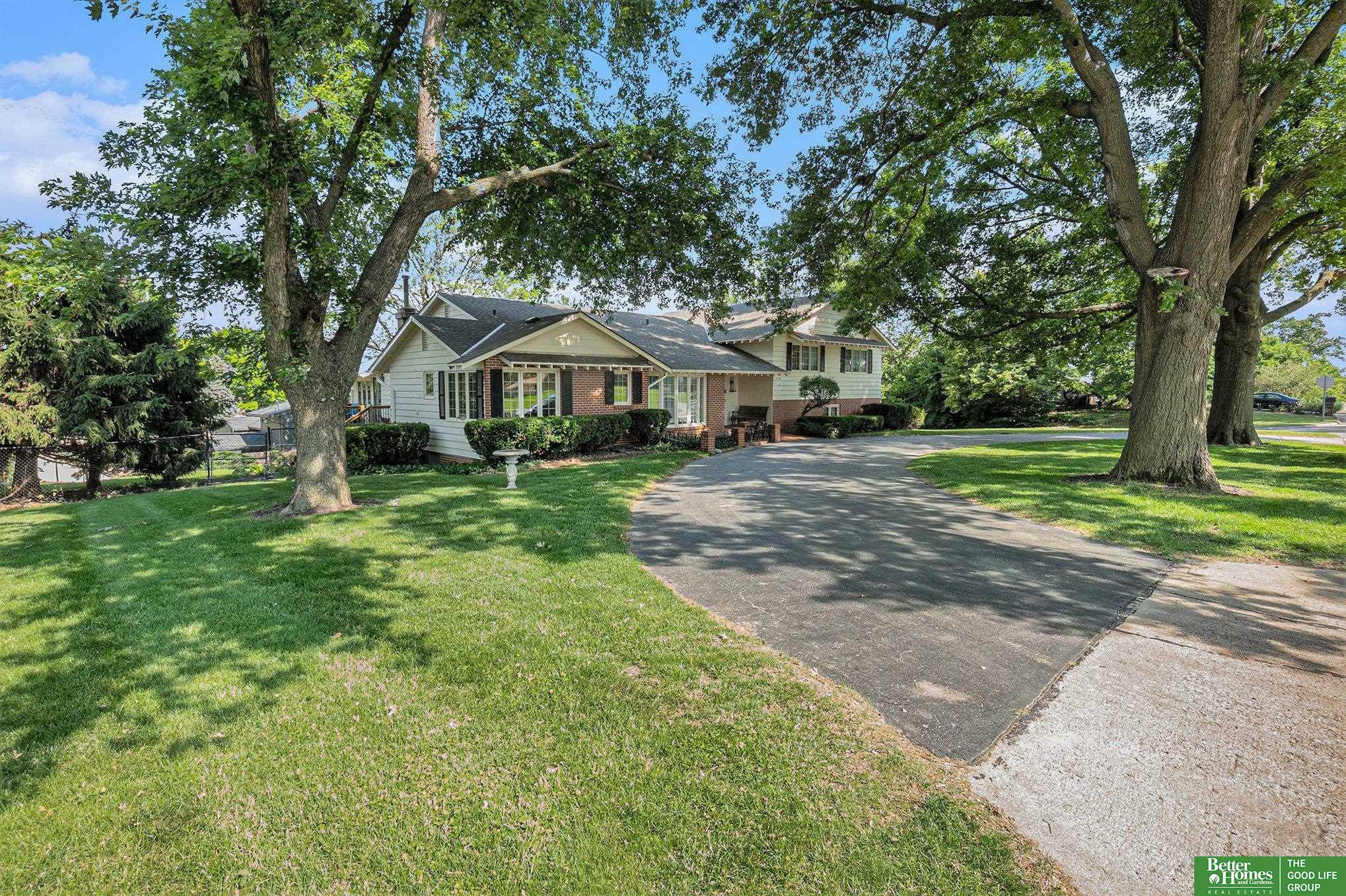 Property Photo: 1729 S 76th Avenue NE 68124