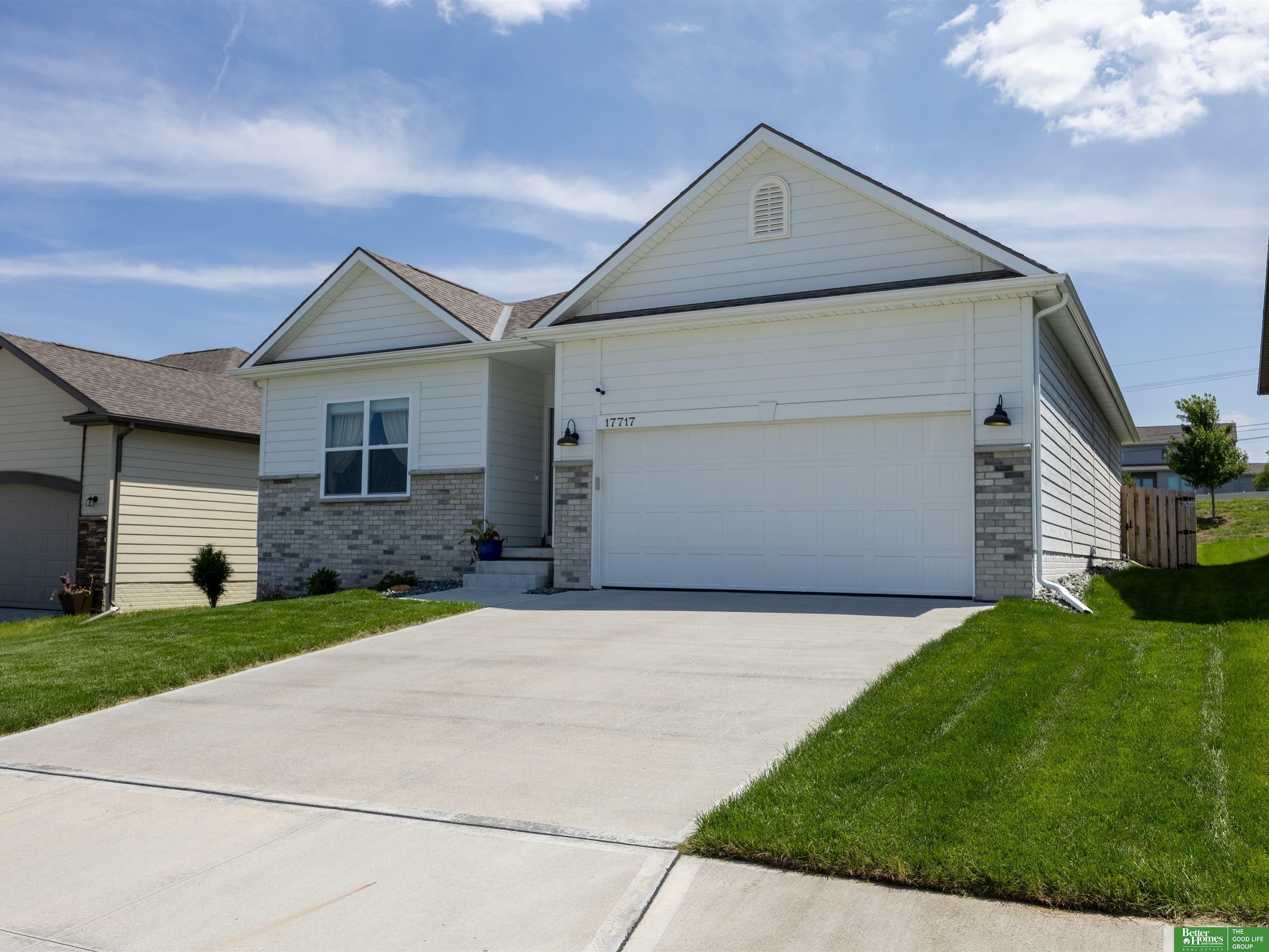 Property Photo: 17717 Ogden Street NE 68116