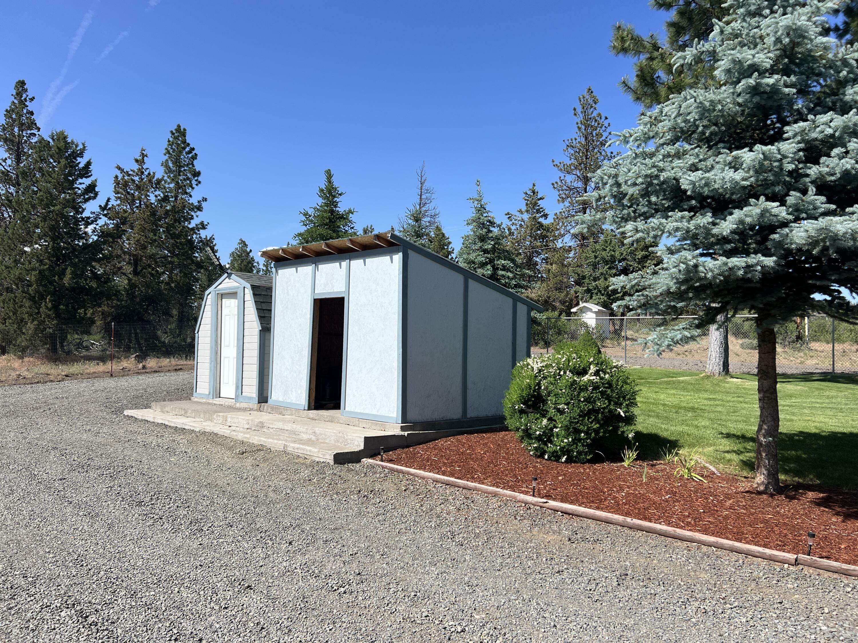Property Photo: 8334 Mina Bird Drive OR 97623