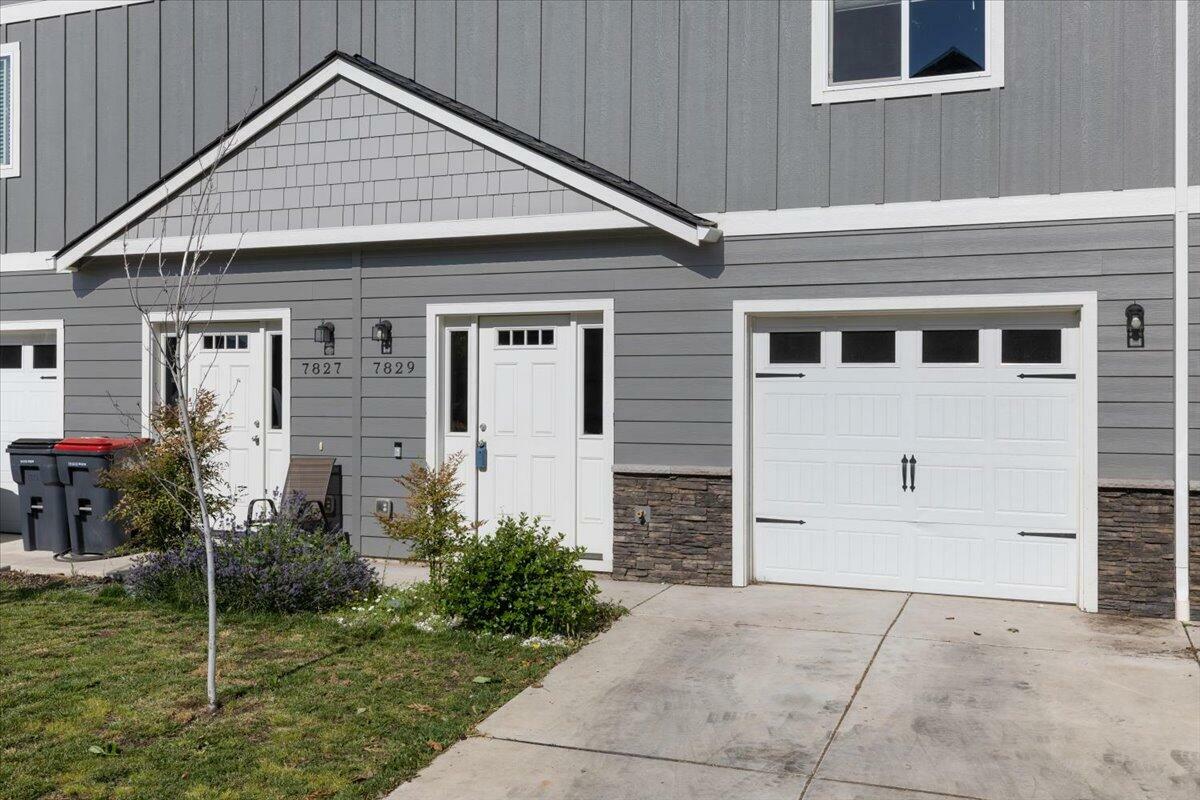 Property Photo: 7829 Jacqueline Way OR 97503