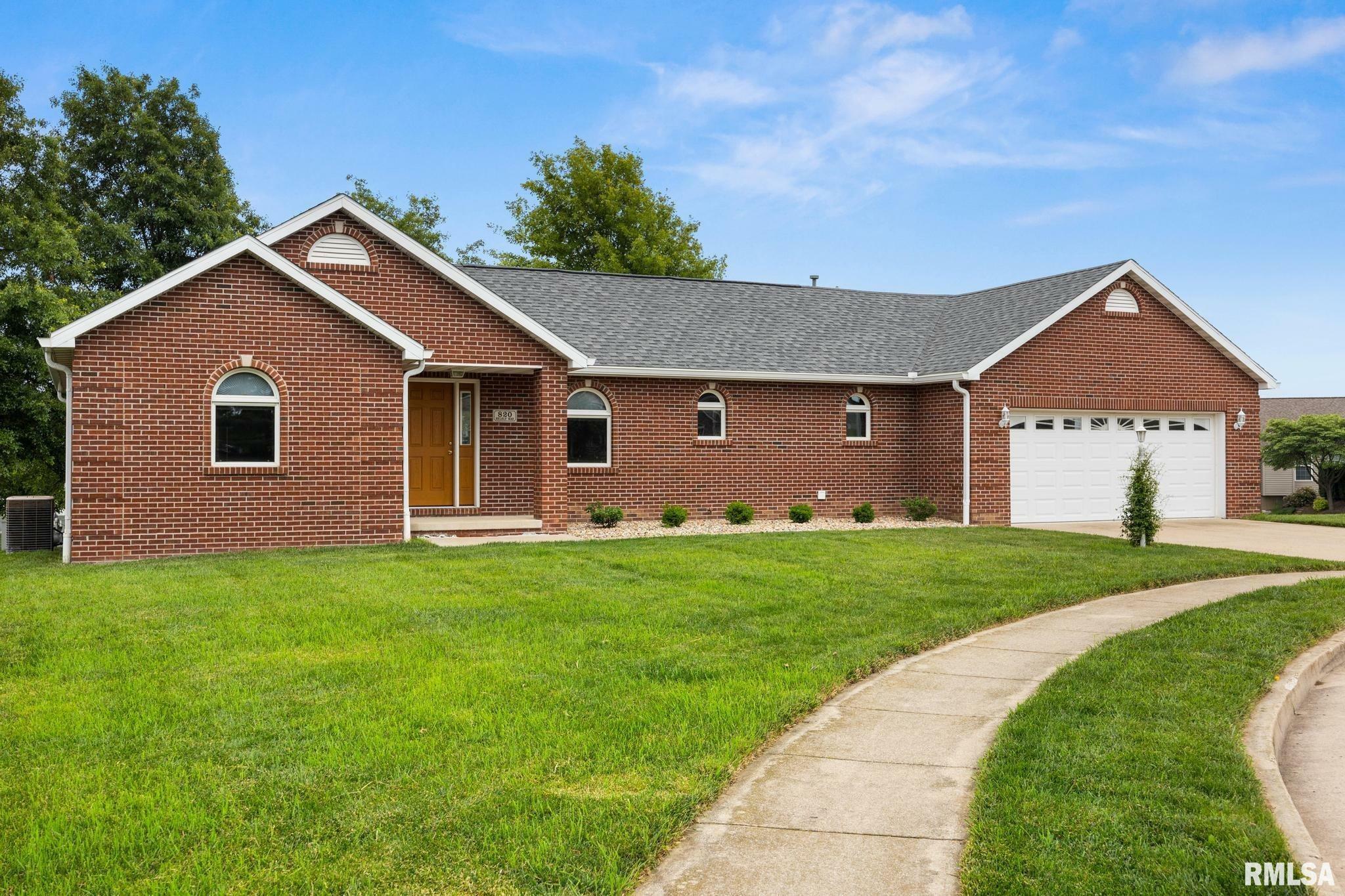 Property Photo: 820 Belsly Way IL 61548
